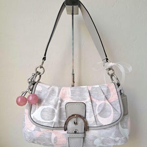 バッグ Coach Signature Soho Shoulder Bag Gray Coach Grey Signature C Soho Shoulder Bag – Rediscover Vintage