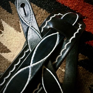 Vintage Style "Rodeo" Leather Guitar Strap - Black/White Details.