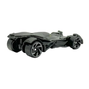 Hot Wheels Batmobile 2/250 Batman V Superman 1/5