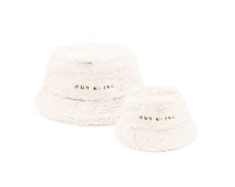 Paquete de sombrero Furi - Juego de sombrero de cubo Mini Me de hueso / a juego para mascotas/propietarios de mascotas, piel de conejo sintética, logotipo de Fur Elise, crema marfil