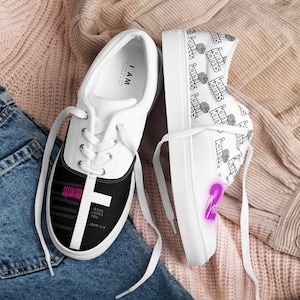 Women’s lace-up canvas shoes