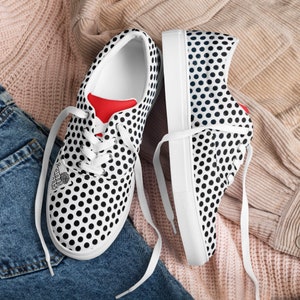 Women’s lace-up canvas shoes