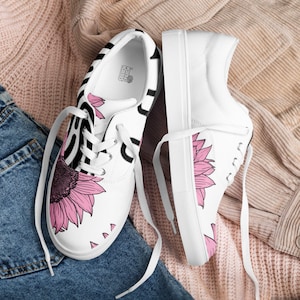 Women’s lace-up canvas shoes