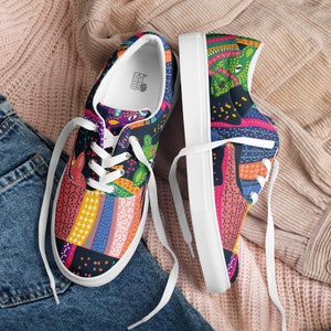 Women’s lace-up canvas shoes