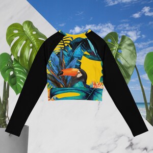 Recyceltes Langarm Crop Top, Dschungel-Thema Tukan