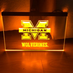 Letrero de neón LED dorado de Michigan Wolverines de 8 x 12 pulgadas