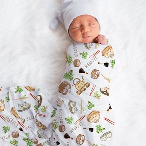 Dumpling Swaddle Blanket, Cute Food Baby Gift, Newborn Name Blanket, Personalized Gift for Baby Shower, Bao Bun and Bamboo Blanket Bild 1
