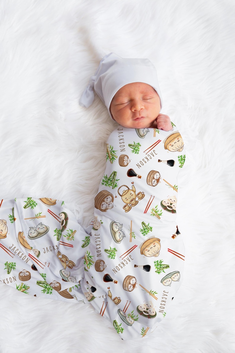 Dumpling Swaddle Blanket, Cute Food Baby Gift, Newborn Name Blanket, Personalized Gift for Baby Shower, Bao Bun and Bamboo Blanket Bild 1
