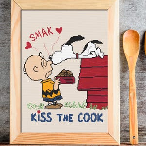Küssen Sie den Koch Vintage Comic Kreuzstichmuster | Lustige und herzerwärmende Stickdatei PDF | Küche DIY Handwerk Kunst
