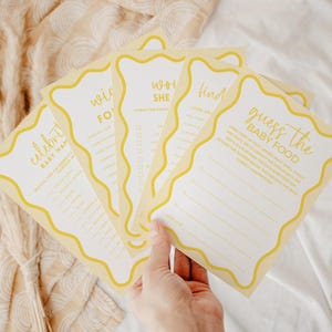 Pacchetto di 18 giochi per baby shower più divertenti in giallo limone, bordo retrò ondulato modificabile, consigli e quiz stampabili su Wishes, Bingo, BB57