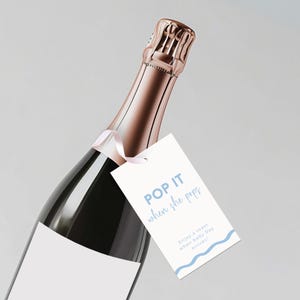 Pop It When She Pops, Boho Blue Boy Baby, Modello per etichetta bomboniera Champagne con bordo ondulato, Baby Shower stampabile, Mini bottiglia di vino modificabile BB76
