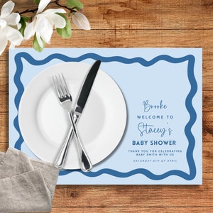 Mantel individual con borde ondulado, diseño retro editable DIY, decoración para baby shower de niño en azul polvoriento, tamaño A3, 43 x 28 cm, para despedidas de soltera, descarga imprimible BB26