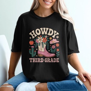 Howdy Dritte Klasse T-Shirt, Zurück zu Schulshirt, Lehrer Shirt, Schüler Shirt, Grundschule T-Shirt, Western T-Shirt, Floral Cowboy Boot