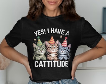 Camiseta de gato de fiesta: Diseño divertido de gatito con actitud felina