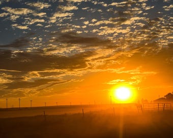 Rustieke foto van zonsopganglandschap: afdrukbare muurkunst gouden licht (digitale download)