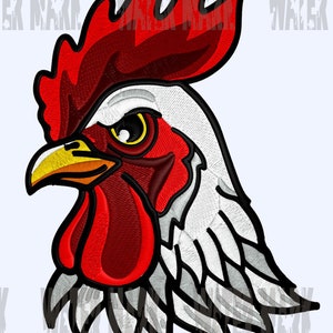 Peut inclure: Gros plan sur la tête d'un coq avec une crête et une barbe rouges, des plumes blanches et un bec jaune. L'œil du coq est noir avec un iris jaune.