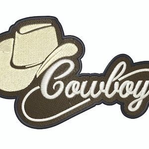 Könnte beinhalten: Ein braunes gesticktes Patch mit einem weißen Cowboyhut und dem Wort "Cowboy" in weißen Buchstaben.