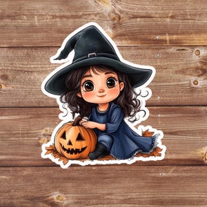 Leuke heks met pompoensticker | Sticker heks Halloween | Sticker heks en pompoen | Griezelige seizoensticker | Waterdichte vinylsticker
