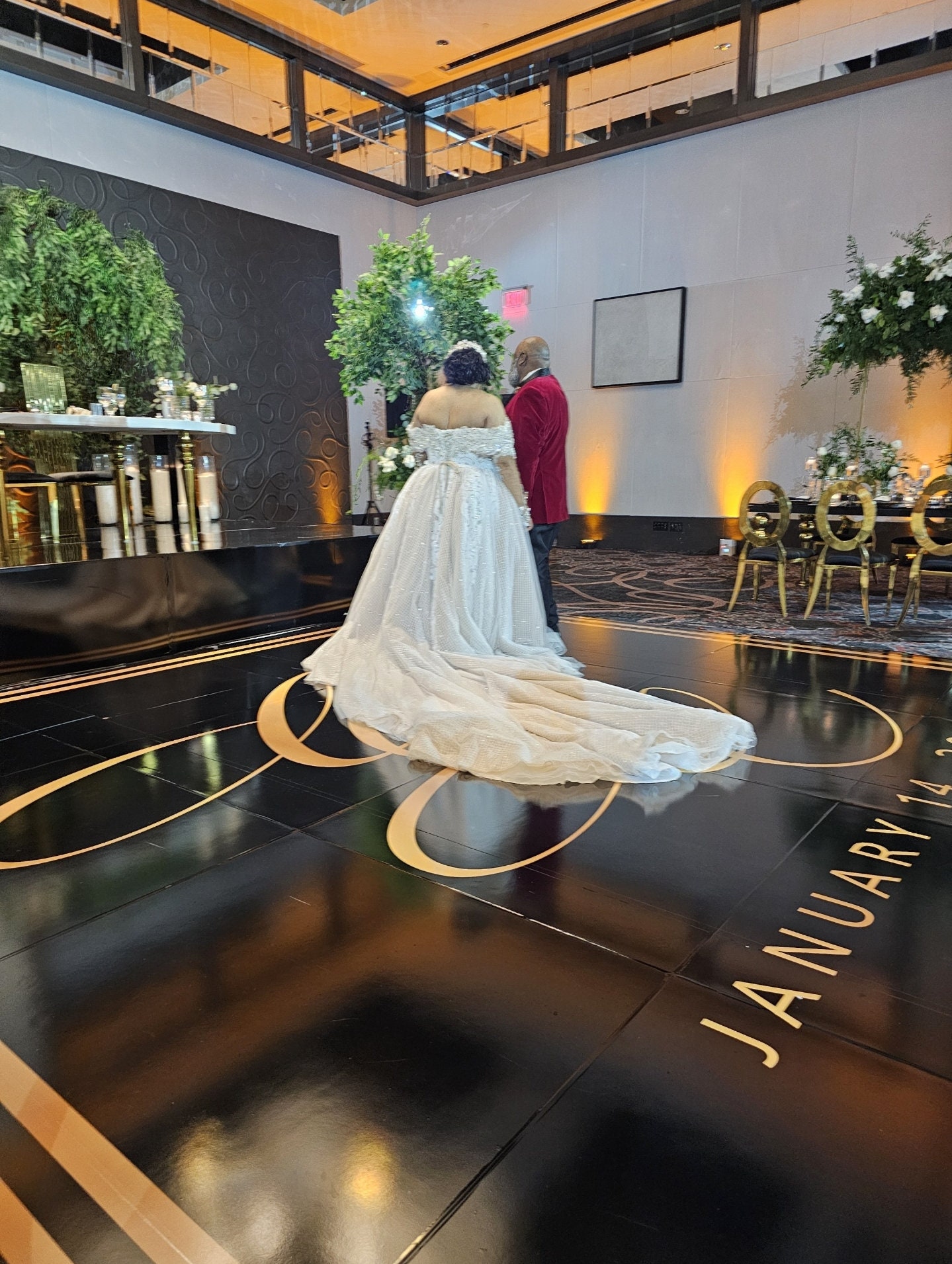 Individueller Hochzeitsaufkleber für die Tanzfläche, glänzendes, abnehmbares Vinyl. Monogrammdruck und Vinyl für die gesamte Tanzfläche. Hochzeitslogo-Design