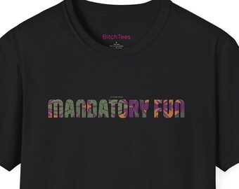 Släpp lös glädjen med vår 'I F* ckin Hate Mandatory Fun'-t-shirt med en twist, där komfort möter ett fräckt kommando för garanterade leenden.