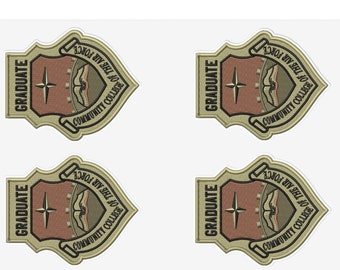 Ett klistermärke som humoristiskt förklarar en kandidat från Community College of the Air Force och som skämtar om den prestigefyllda titeln