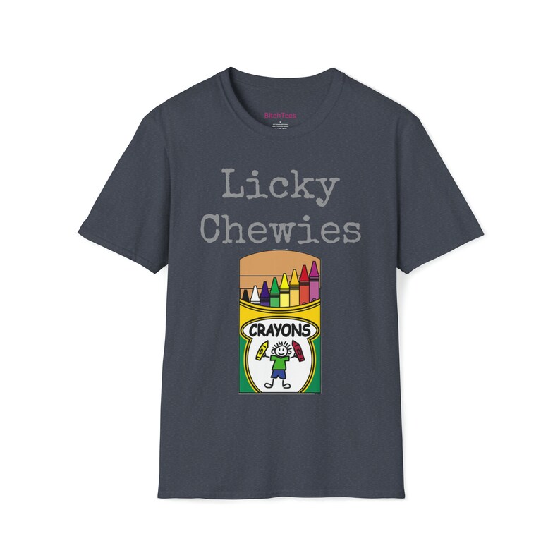 Licky Chewies - en humoristisk t-shirt som lekfullt driver med marinsoldater med en ask kritor på framsidan. bild 4