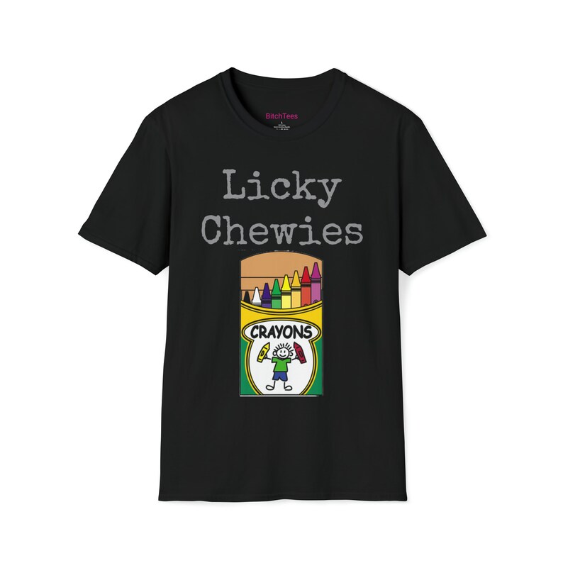 Licky Chewies - en humoristisk t-shirt som lekfullt driver med marinsoldater med en ask kritor på framsidan. bild 2