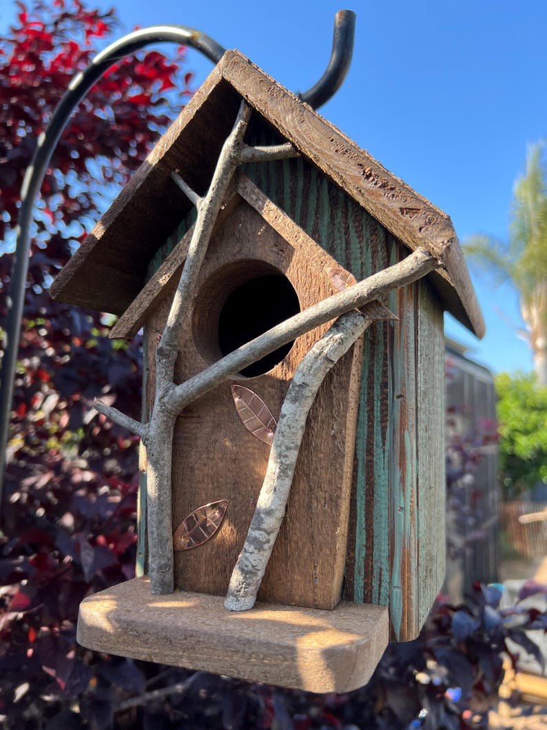 Hand Painted Birdhouse, Rustic Weathered Wood, Backyard Decor afbeelding 10