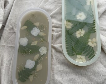 Resin Tray | Pressed Flowers | Pressed Leaves | Vanity Dish | Jewelry Holder | Trinket Tray | Catch All | Oval | Handmade | Free Shipping