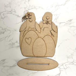Egg Sitter With Chicks – Handmade Easter Decor, Rustic Egg Holder with Baby Chicks, Spring Tabletop Decor, Vintage-Inspired Easter Accent