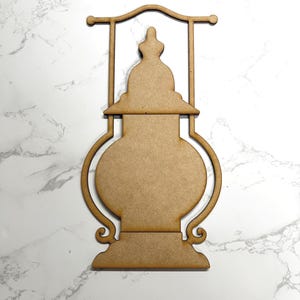 Vintage Lantern – Rustic Farmhouse Candle Lantern, Antique-Style Metal Lantern Decor, Country Cottagecore Lighting Accent