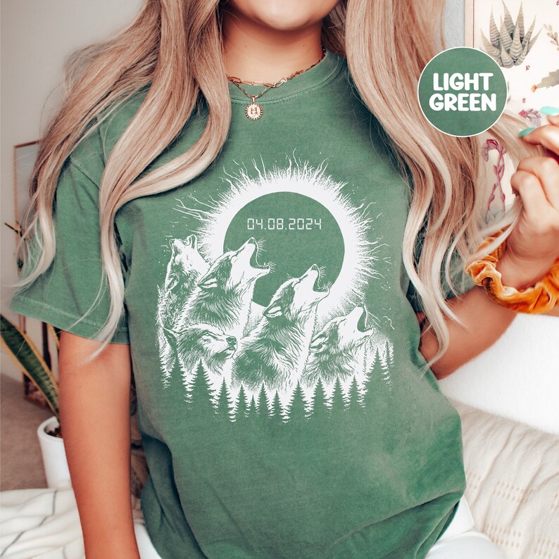 Total Solar Eclipse 2024 Wolf Shirt, April 8 2024, USA Map, Comfort colors, Path of Totality Tee, Spring America Eclipse Souvenir Gift T-Shirt Light Green