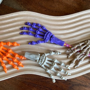 Flexi skeleton hand Pencil Topper, Skeleton Pencil Topper, Halloween gifts Pencil Topper, Fun Fidget Pencil Topper, Halloween Pencil Topper