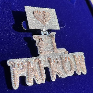 Real Moissanite 22.00 Quilates Corte redondo Hip Hop Letra personalizada Colgante con plata de ley 925, Joyas personalizadas con hielo para rapero