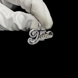 Pingente Tara Custom Iced Out Moissanite em Prata 925, Pingente Charm com Letra de Moissanite em Qualquer Letra, Passa no Teste de Diamante, Pingente Hip Hop