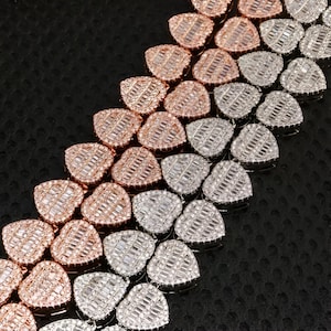 Bransoletka tenisowa Premium 10 mm Iced out Baguette dla kobiet, niestandardowy Moissanite Diamond Bust Down Chain Hip Hop Party Heart Bransoletka dla kobiet