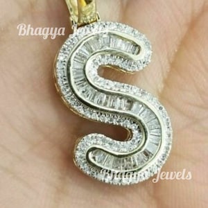 Pingente de moissanita VVS com inicial "S" em formato de baguette com glacê masculino, pingente de diamante em prata esterlina 925, presente de aniversário para ela, aprovado no teste