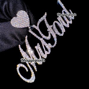 Spersonalizowany Hip Hop Iced Out Lab Grown Diamond Signature Style Kursywny Ręcznie Robiony List Imię Z Niestandardowym Sercem Wisiorek Kaucja Prezent Dla Niej Dla Niego