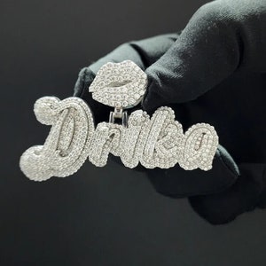 Iced Out Hip Hop Moissanite VVS 925 Sterling Silver Custom Letter Pendant para hombres y mujeres, regalo de aniversario para él, pasa Diamond Tester