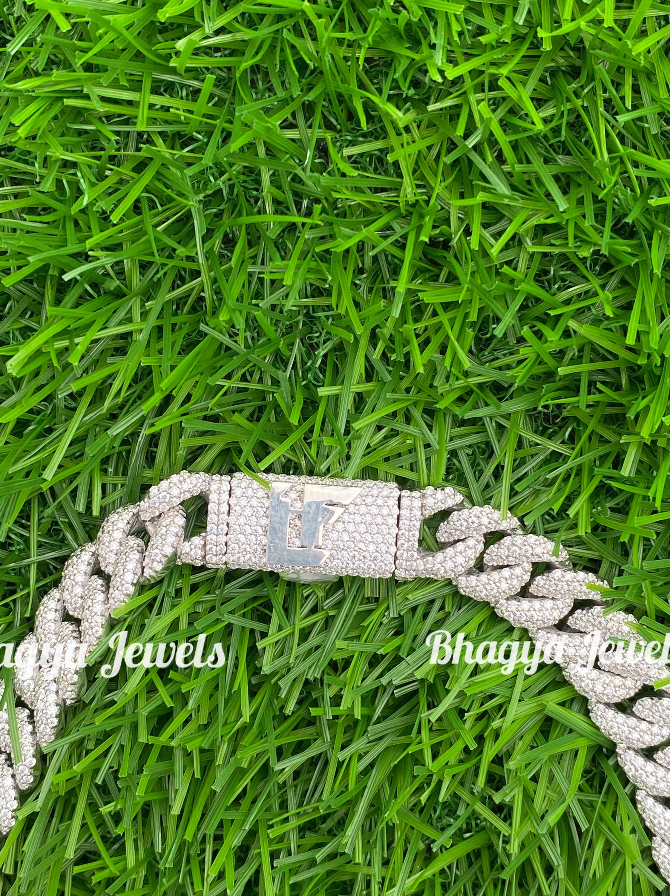 シルバー モアッサナイト マイアミ キューバンチェーン、幅12mm VVS