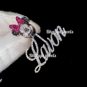 Colgante con inicial con dije personalizado de diamante moissanita VVS, colgante con letra con nombre personalizado, colgante con fianza de Mickey Mouse personalizado, regalo para ella y él