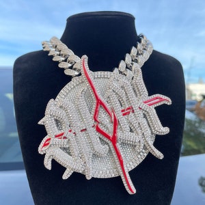 Colgante de diamante de moissanita redondo VVS1 personalizado de primera calidad, Collar con nombre de hip hop ostentoso para hombre con letra esmaltada de plata de ley 925