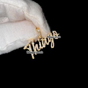 Colgante de oro de 10 quilates con nombre y diamantes personalizado, colgante con inicial de nombre Thiago con diamantes blancos, colgante de oro con nombre y letras personalizado, regalo para ella y él