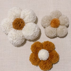 Set of 3// Daisy Wall Hanging Pom Pom Daisy Boho Nursery Decor Pom Pom Daisy Flower Boho Decor Wall Hanging Daisy theme
