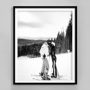 Vintage Kissing Couple Print, Black And White, Ski Lodge Decor, Apres Ski Poster, Retro Skiing Wall Art, Digital Download, Ski Room Decor