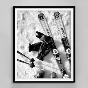 Vintage Apres Ski Poster, Black And White, Ski Lodge Decor, Vintage Ski Photo Print, Digital Download Ski Poster, Skiing Print, Winter Decor