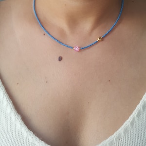 Colar com letras coloridas, colar com miçangas pequenas, joias fofas, joias personalizáveis, colar com letras pequenas, colar com iniciais, colar Y2K