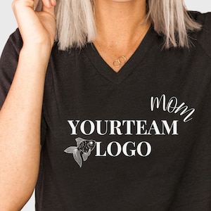 Personalisiertes Badeshirt für Schwimmmama Tshirt Name Badeteam T-Shirt für Schwimmmama Shirt Mama Leben Shirt für Schwimmteam benutzerdefiniertes Namensshirt