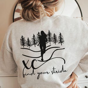 Cross Country XC Track and Field Shirt Track Running Sweatshirt Senior 2025 Discus Thrower Pole Vault In My Track Mom Era Track Coach Gift
