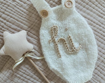 Hola mameluco de punto bordado a mano para recién nacidos / traje de hospital para bebés / punto personalizado / anuncio de bebé / recuerdo de traje de bebé neutral de género
